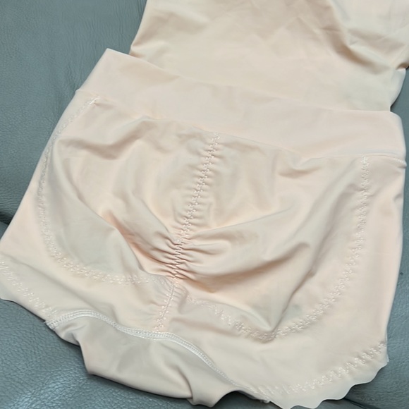 NWT Material Girl Full Body Shaper Nude Beige Bathroom Accessible, Size M - Picture 7 of 9